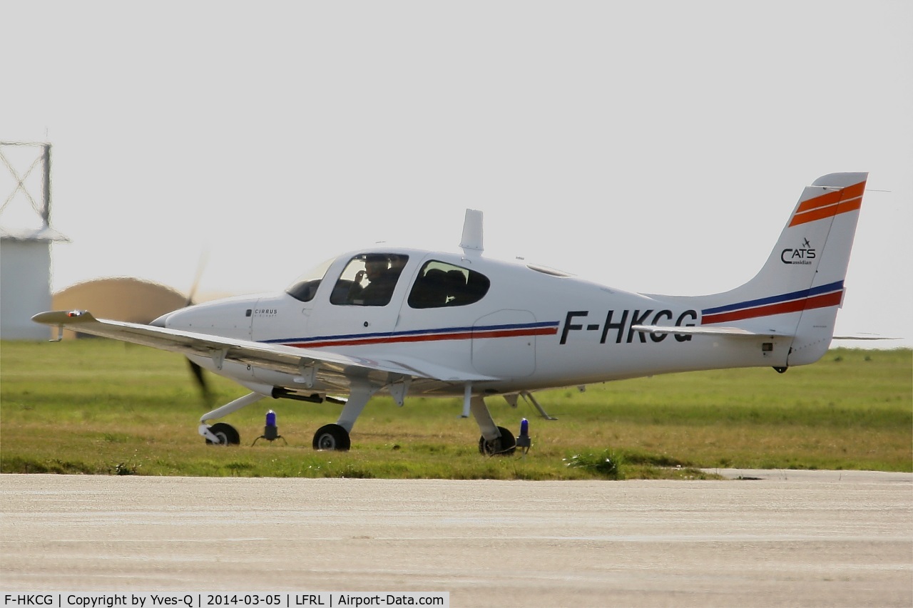 F-HKCG, 2012 Cirrus SR20 C/N 2188, Cirrus SR-20, Cassidian Aviation Training Services, Taxiing, Lanvéoc-Poulmic Naval Air Base (LFRL)