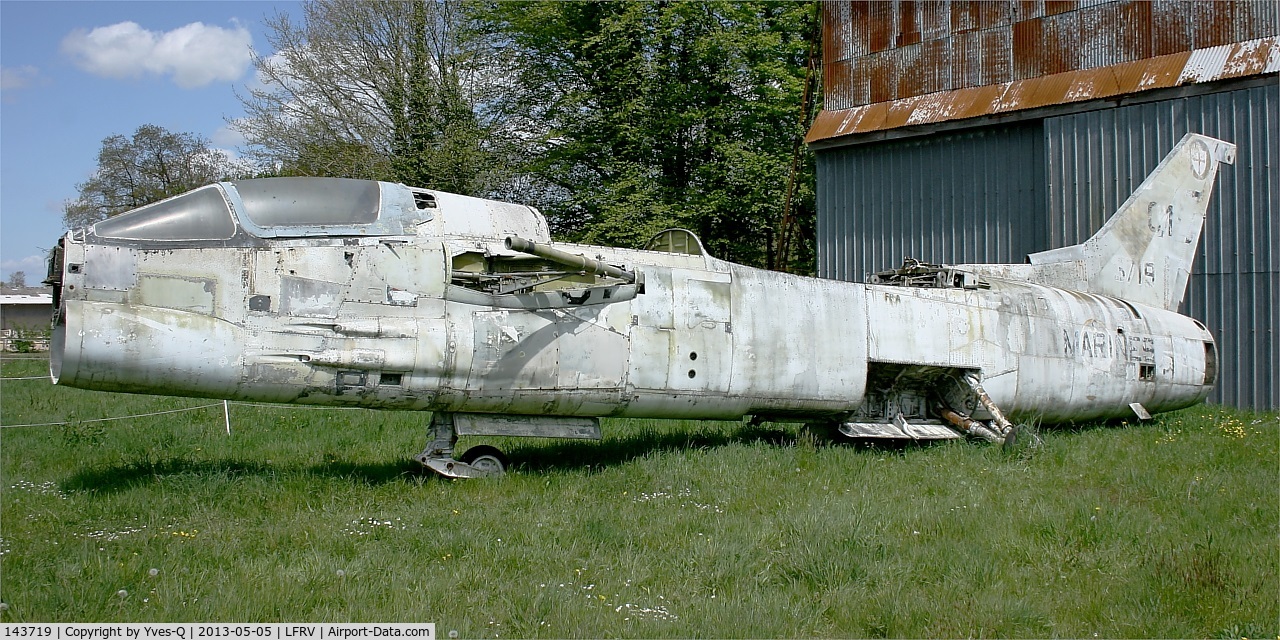 143719, Vought F-8A Crusader Crusader C/N 86, LTV F-8A Crusader, MaVaMo Museum, Vannes-Meucon Airport  (LFRV-VNE)