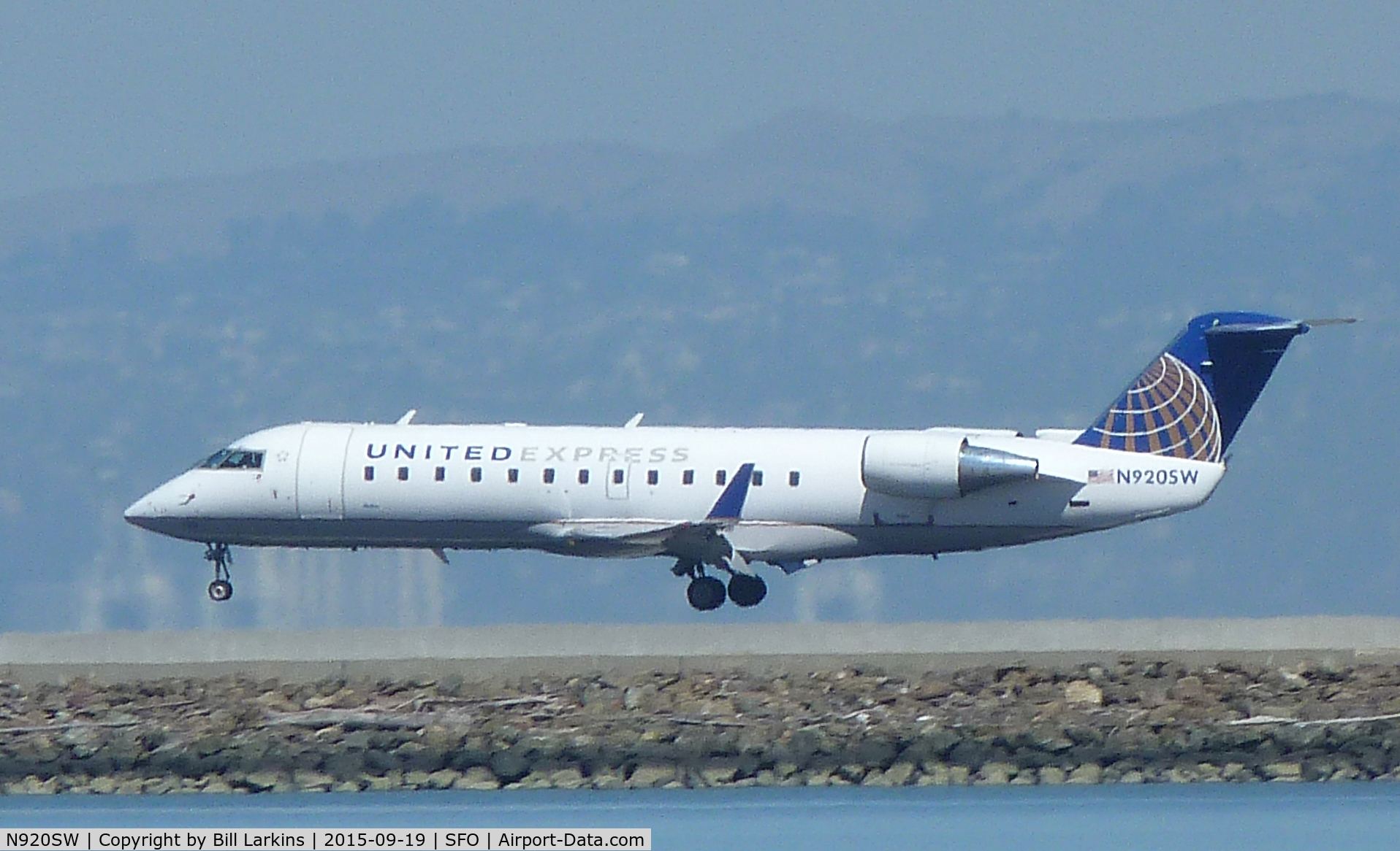 N920SW, 2002 Bombardier CRJ-200LR (CL-600-2B19) C/N 7660, Landing at San Francisco.