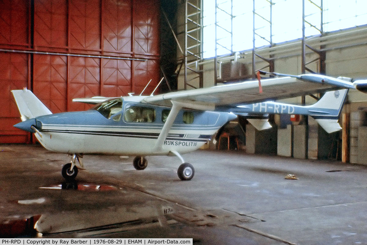 PH-RPD, 1973 Reims FA337G C/N 0058, R/Cessna F.337G Super Skymaster [0058] (Rijkspolitie) Amsterdam-Schiphol~PH 29/08/1976. From a slide.