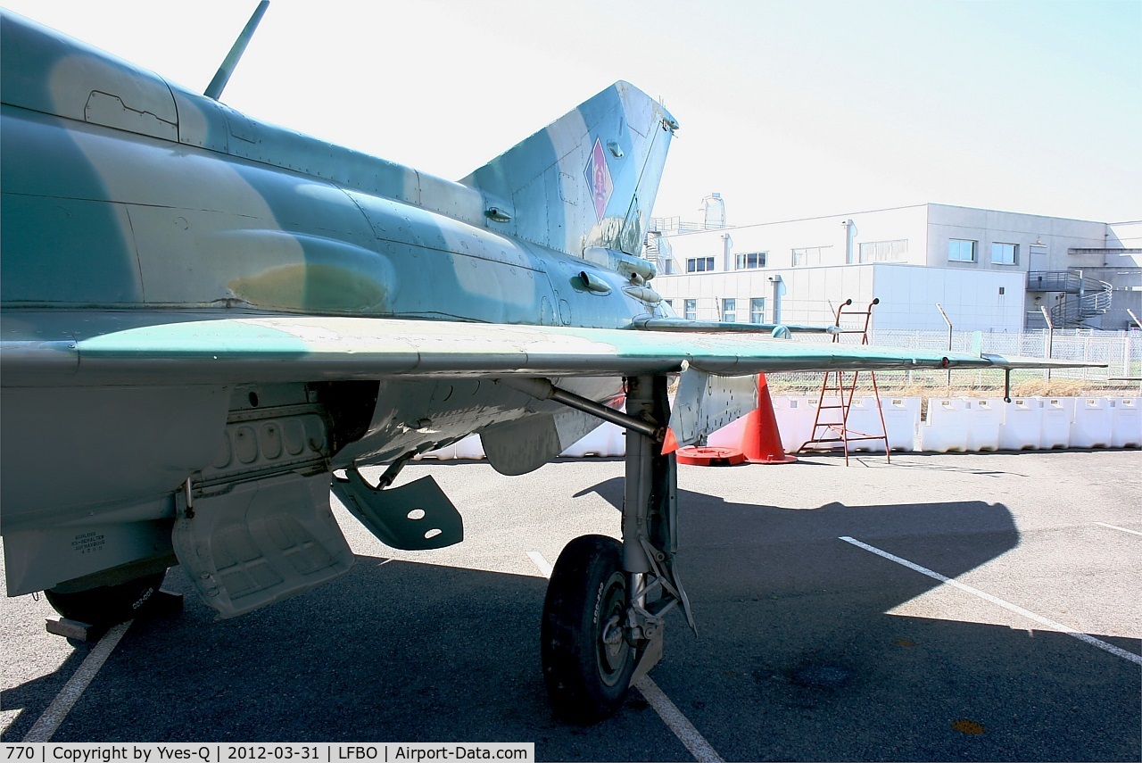 770, Mikoyan-Gurevich MiG-21SPS C/N 94A4509, Mikoyan-Gurevich MiG-21SPS, Close view of main landing gear, Preserved at Les Ailes Anciennes Museum, Toulouse-Blagnac
