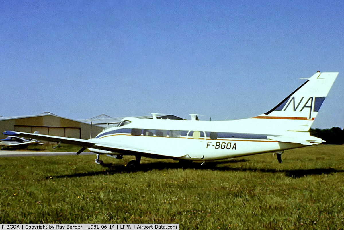 F-BGOA, 1952 De Havilland DH-104 Riley Turbo-Exec 400 C/N 04344, De Havilland Riley Dove 400 [04344] Toussus Le Noble~F 14/06/1981