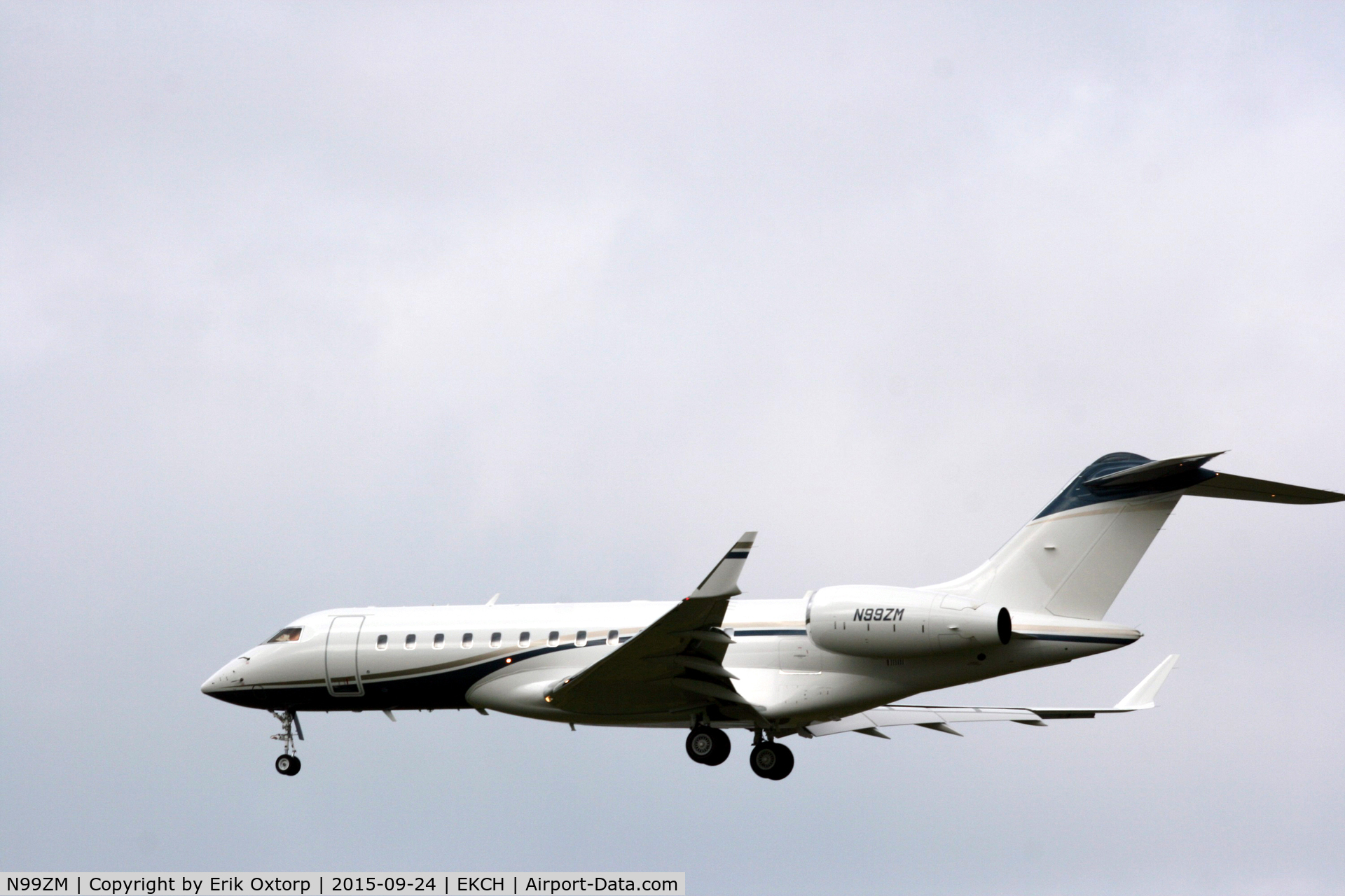 N99ZM, 2013 Bombardier BD-700-1A10 Global 6000 C/N 9587, N99ZM landing rw 22L