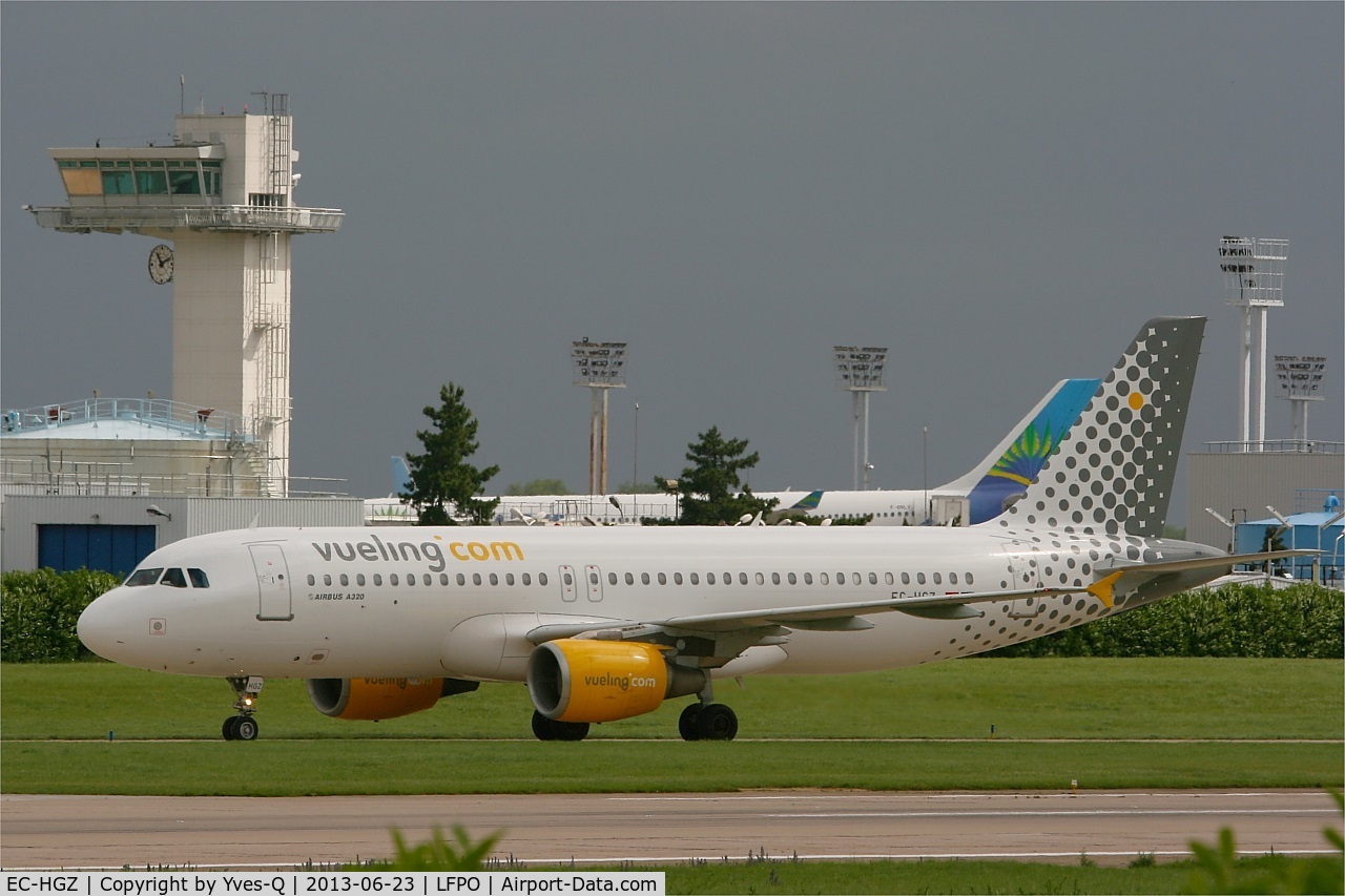 EC-HGZ, 2000 Airbus A320-214 C/N 1208, Airbus A320-214, Taxiing to boarding area, Paris-Orly Airport (LFPO-ORY)