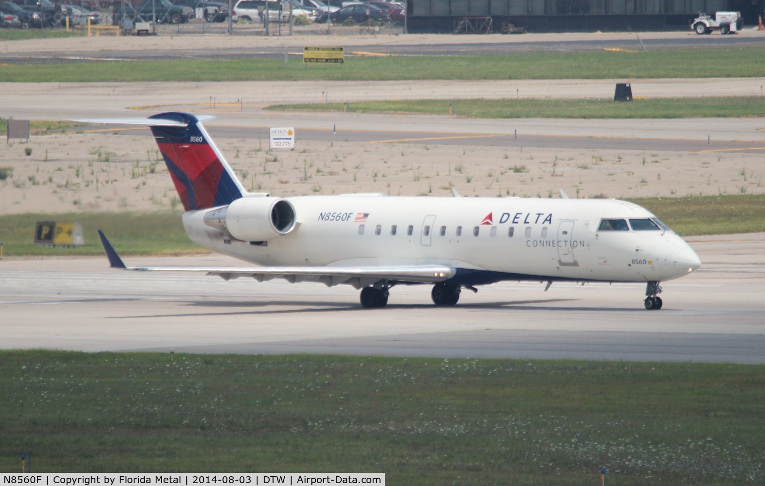 N8560F, 2001 Bombardier CRJ-200LR (CL-600-2B19) C/N 7560, Delta Connection