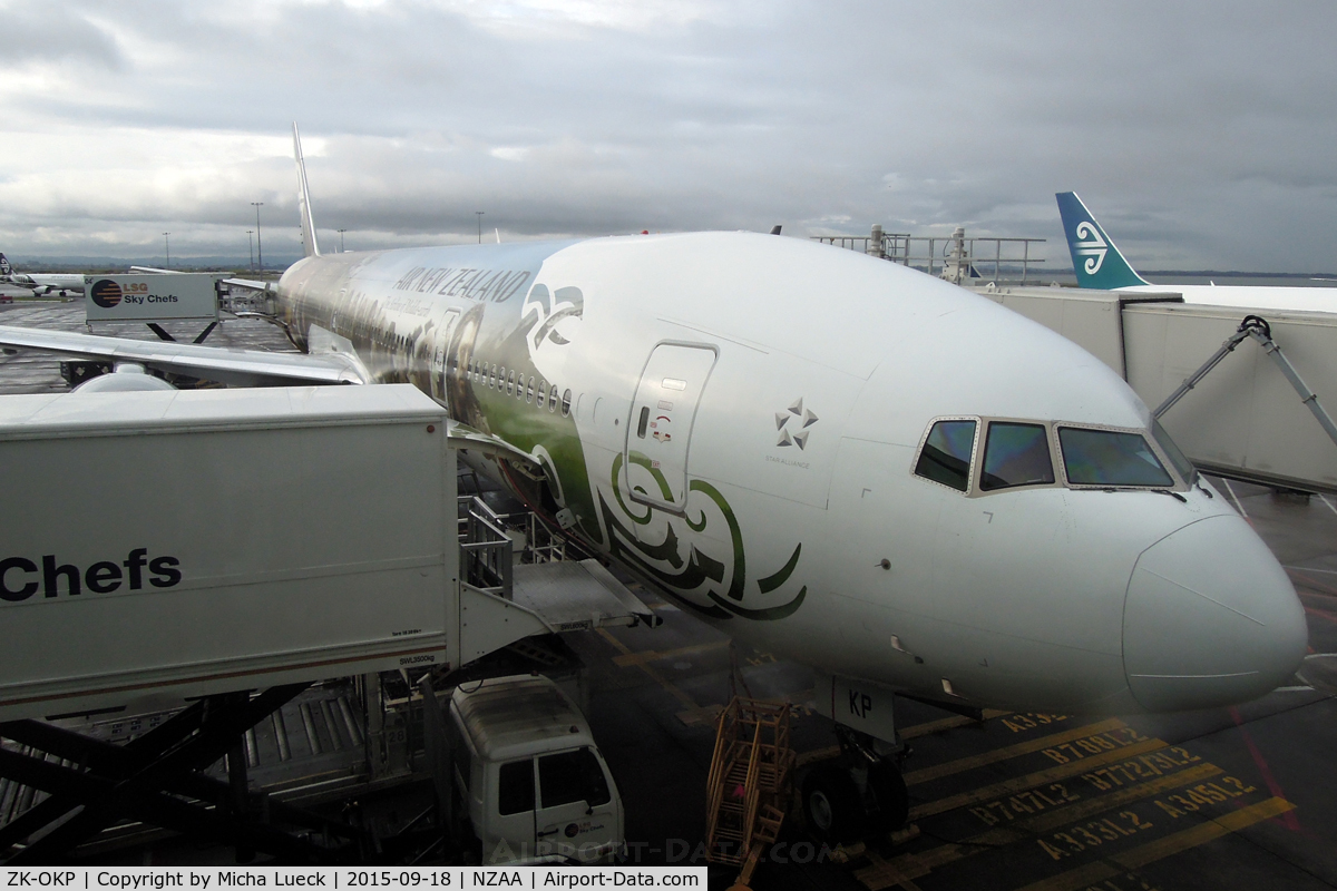 ZK-OKP, 2011 Boeing 777-306/ER C/N 39041, At Auckland