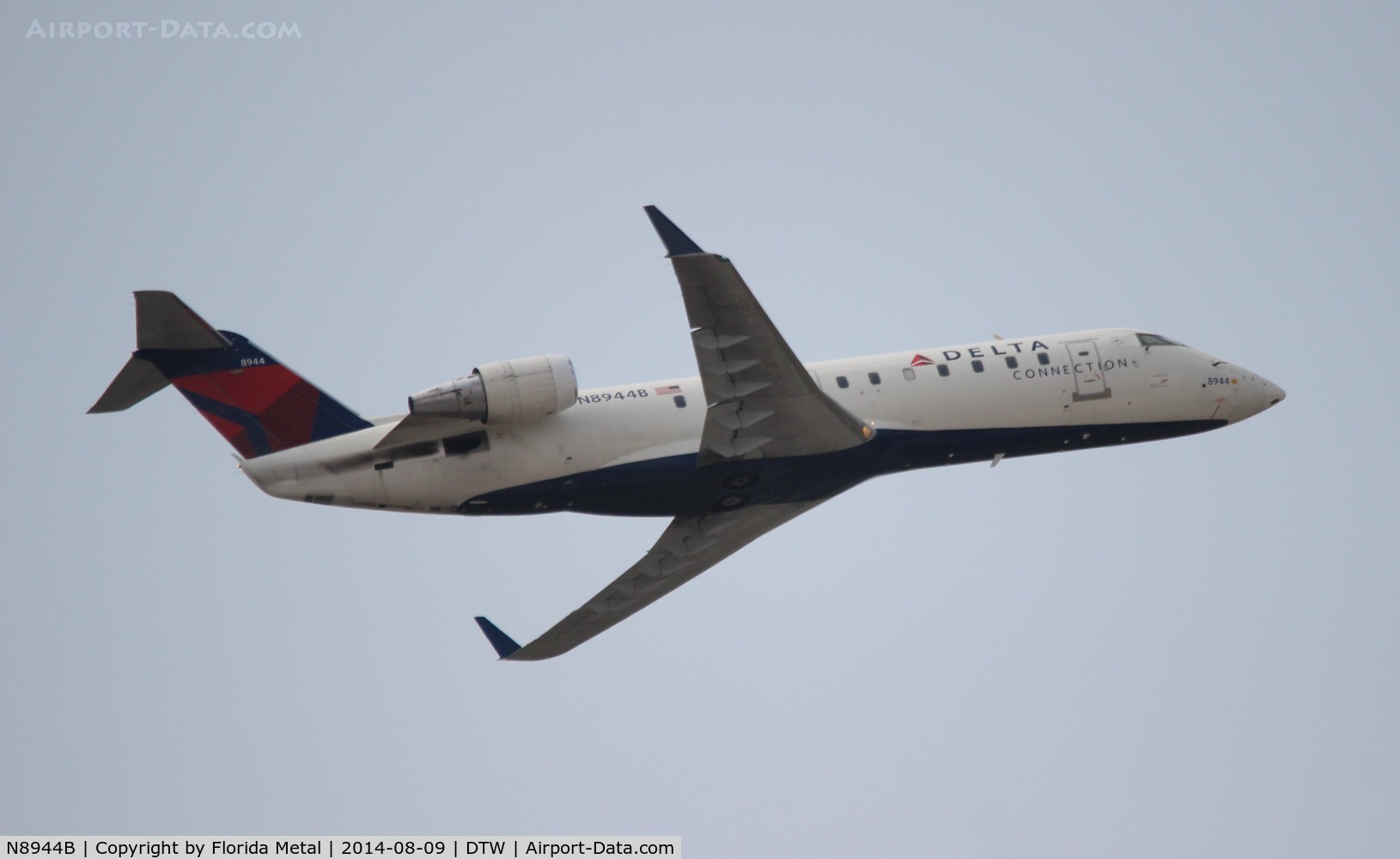 N8944B, 2004 Canadair CRJ-200 (CL-600-2B19) C/N 7944, Delta Connection