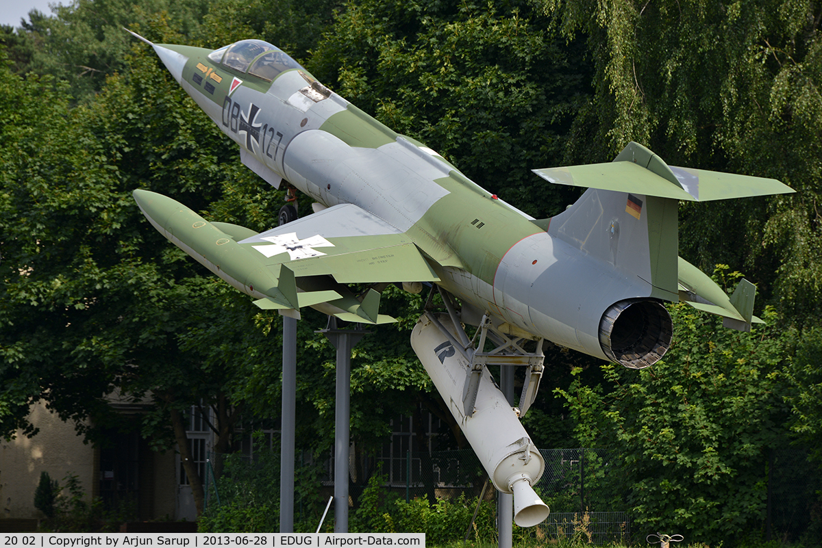 20 02, Lockheed F-104G Starfighter ZELL C/N 683-2002, On display at Luftwaffenmuseum Gatow.