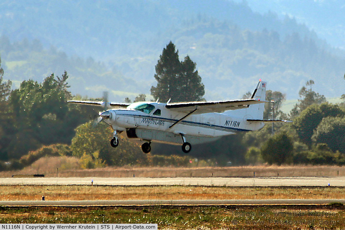 N1116N, 1994 Cessna 208B C/N 208B0417, N1116N taking off in the shimmering heat