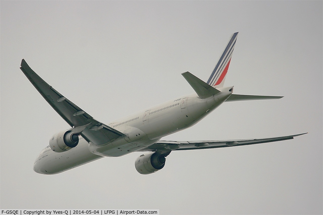 F-GSQE, 2004 Boeing 777-328/ER C/N 32851, Boeing 777-328 (ER), Take off rwy 27L, Roissy Charles De Gaulle airport (LFPG-CDG)
