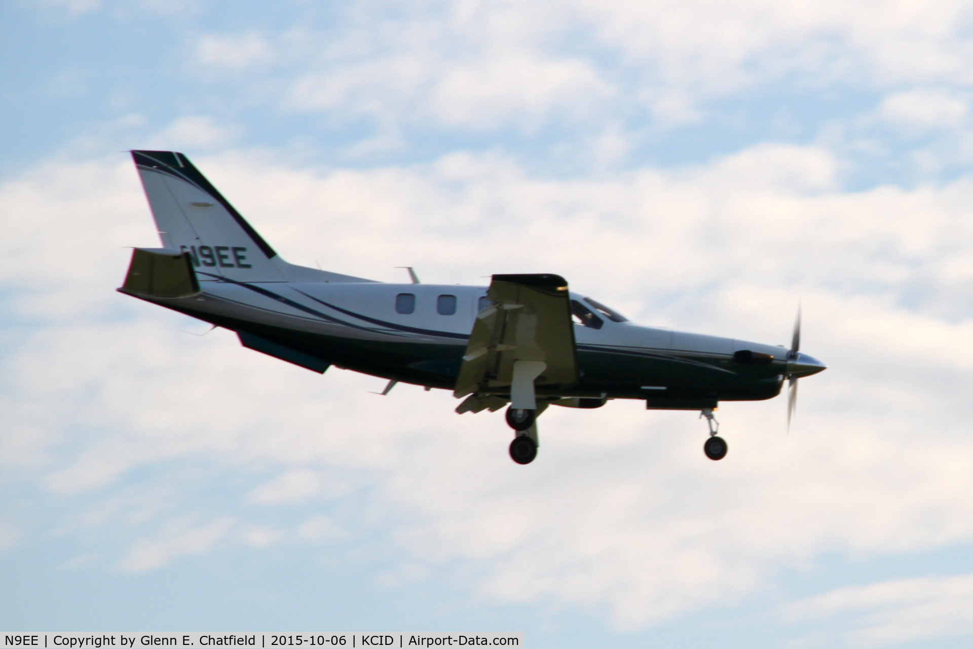 N9EE, 2003 Socata TBM-700 C/N 286, Final approach runway 27