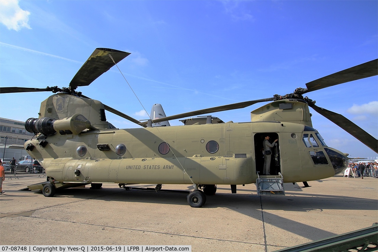 07-08748, 2007 Boeing CH-47F Chinook C/N M.8748, Boeing CH-47F Chinook, Static display, Paris-Le Bourget (LFPB-LBG) Air show 2015