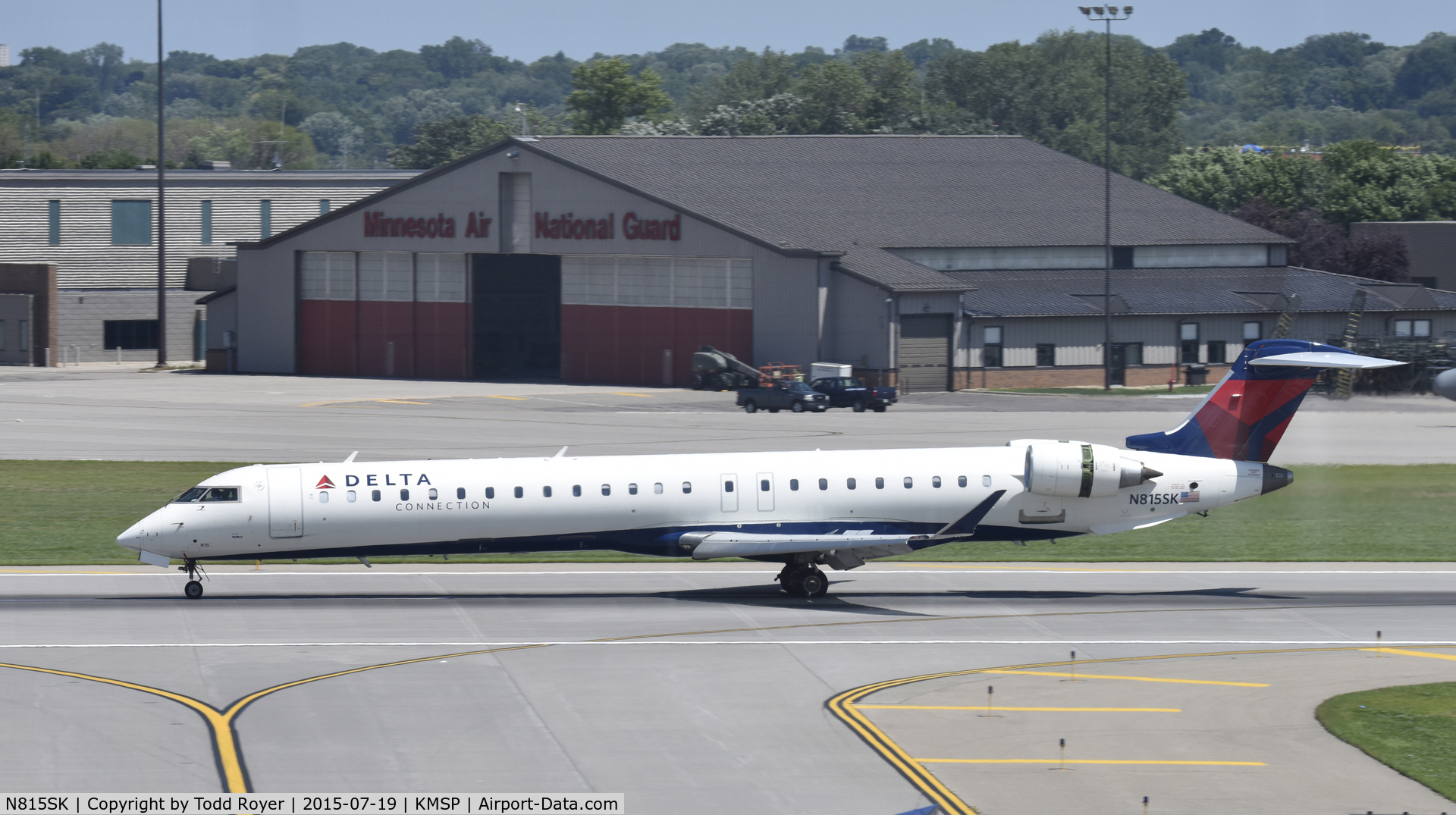 N815SK, 2006 Bombardier CRJ-900ER (CL-600-2D24) C/N 15101, Arriving at MSP