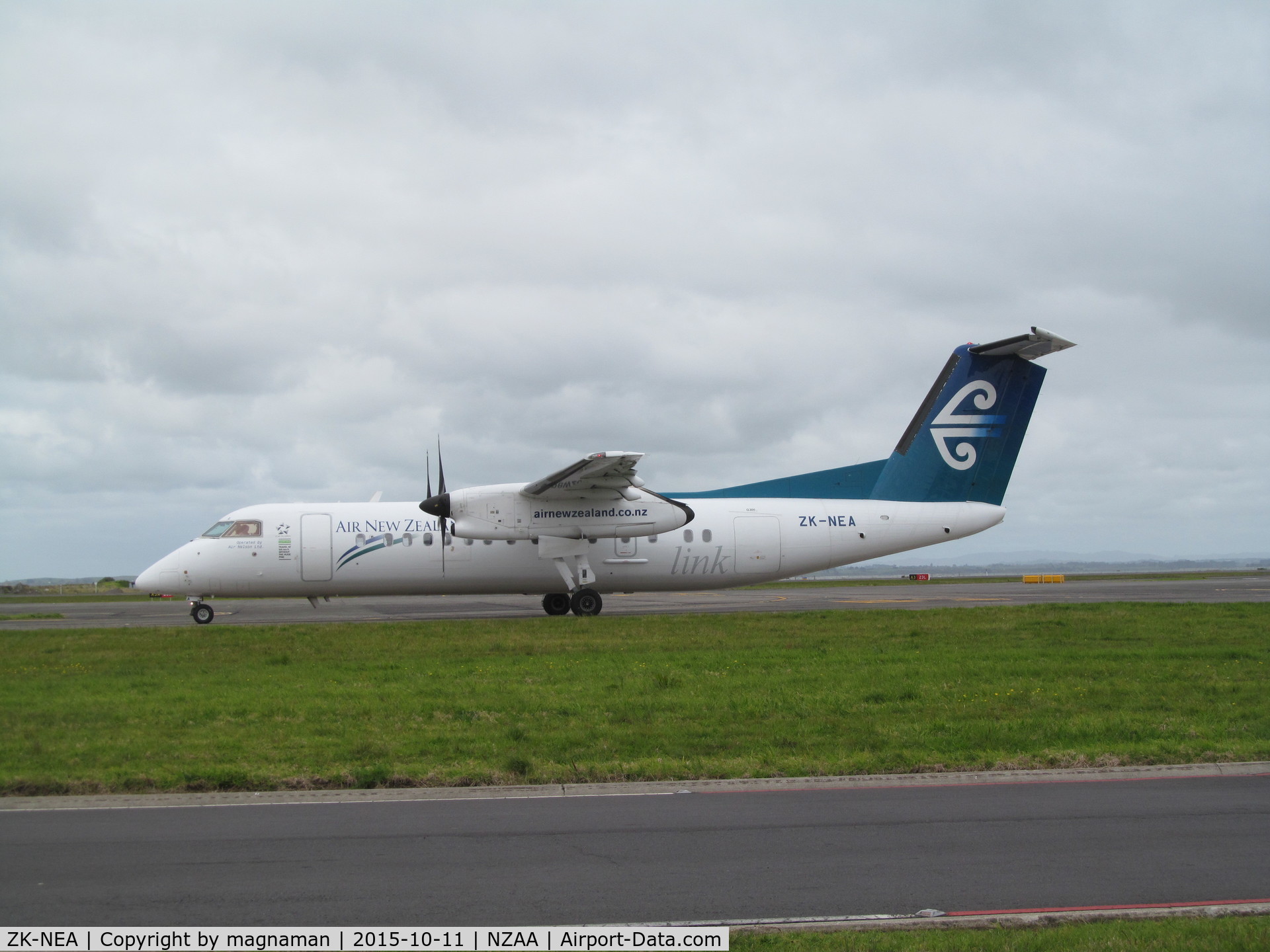 ZK-NEA, 2005 De Havilland Canada DHC-8-311 Dash 8 C/N 611, taxying for departure
