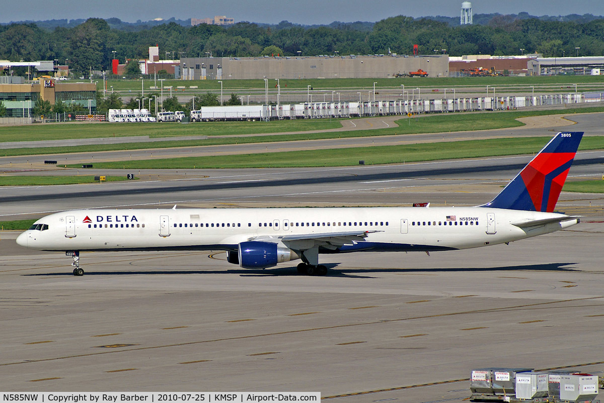 N585NW, 2002 Boeing 757-351 C/N 32985, Boeing 757-351 [32985] (Delta Air Lines) Minneapolis-St Paul International~N 25/07/2010