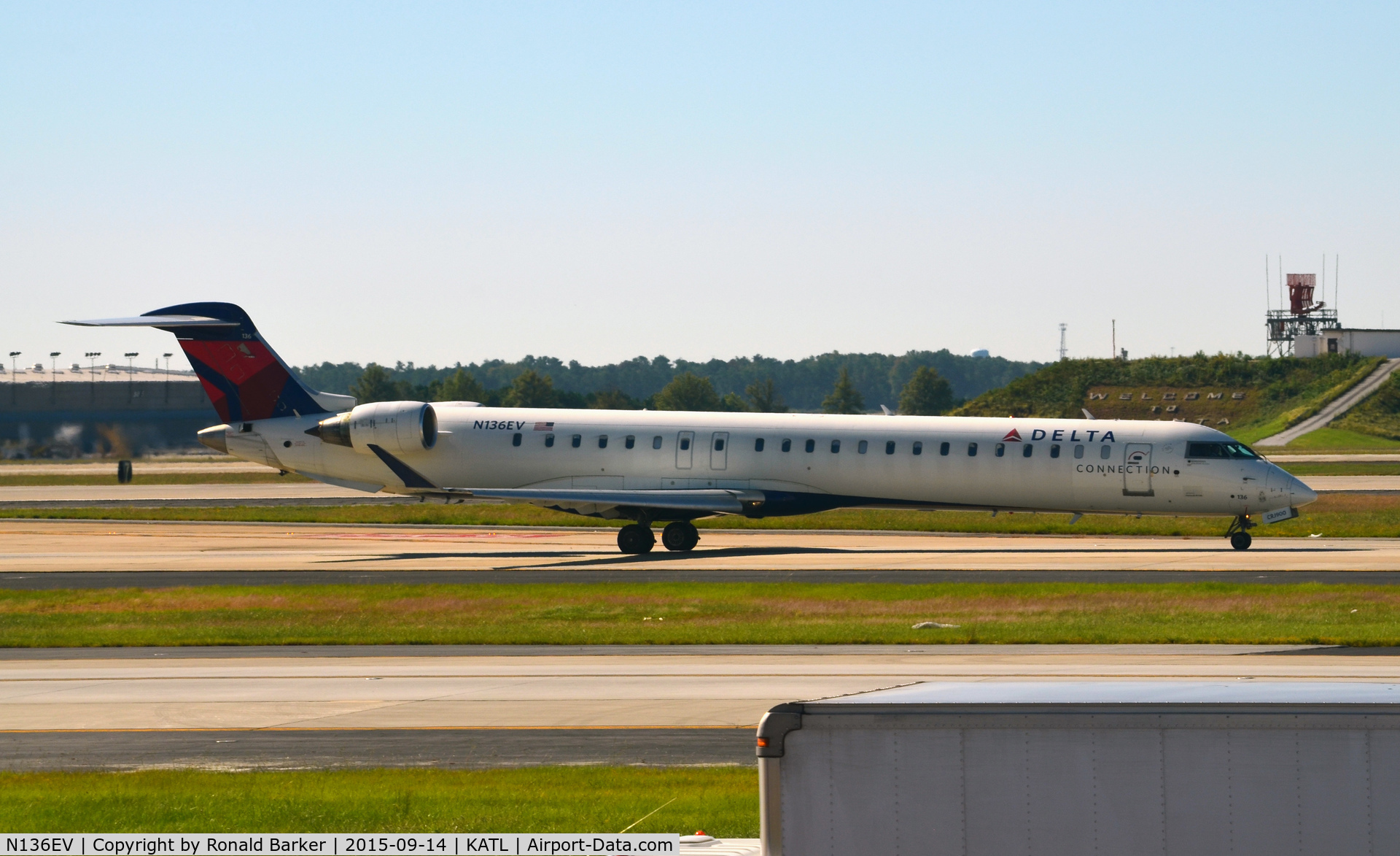 N136EV, 2009 Bombardier CRJ-900ER (CL-600-2D24) C/N 15226, Taxi Atlanta