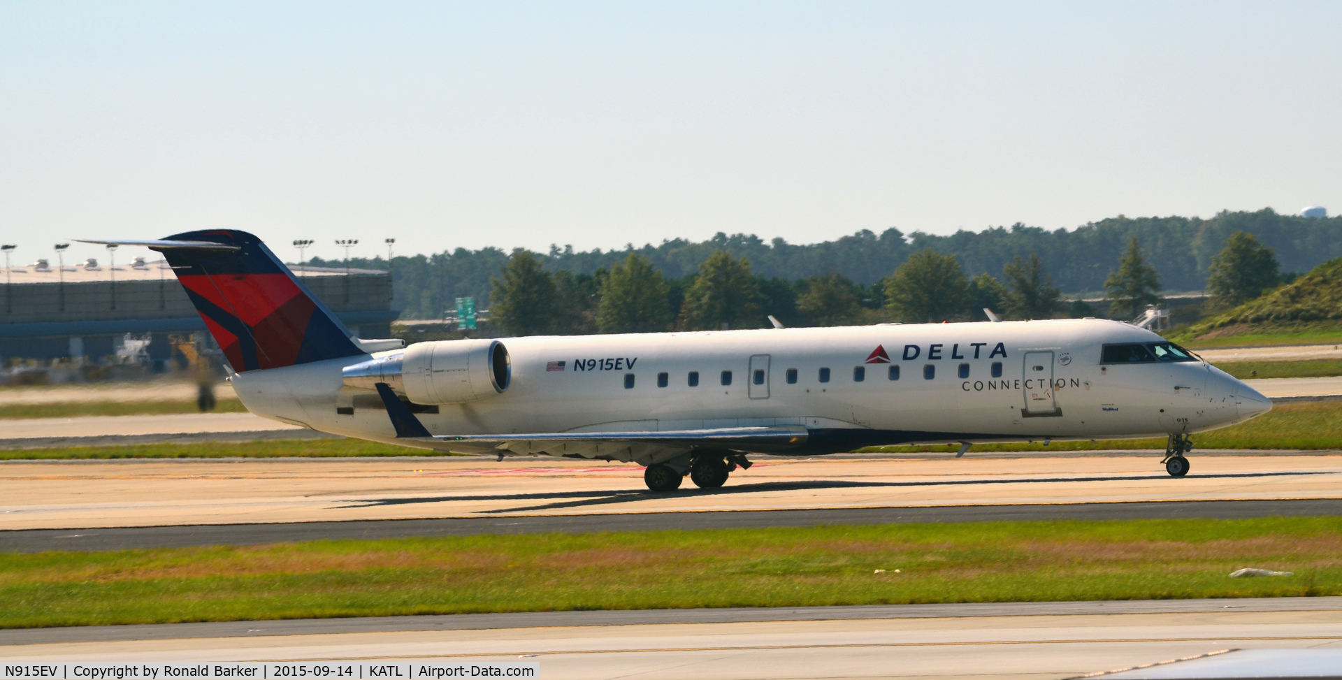 N915EV, 2003 Bombardier CRJ-200ER (CL-600-2B19) C/N 7754, Taxi Atlanta