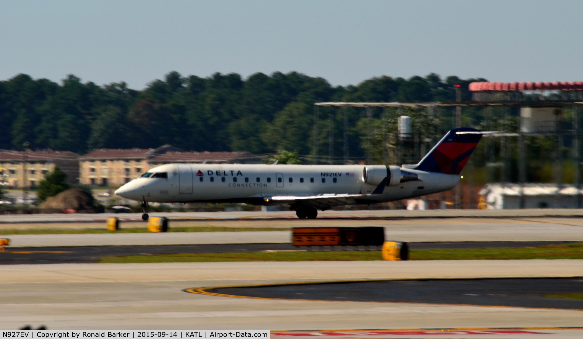 N927EV, 2003 Bombardier CRJ-200ER (CL-600-2B19 C/N 7844, Landing Atlanta