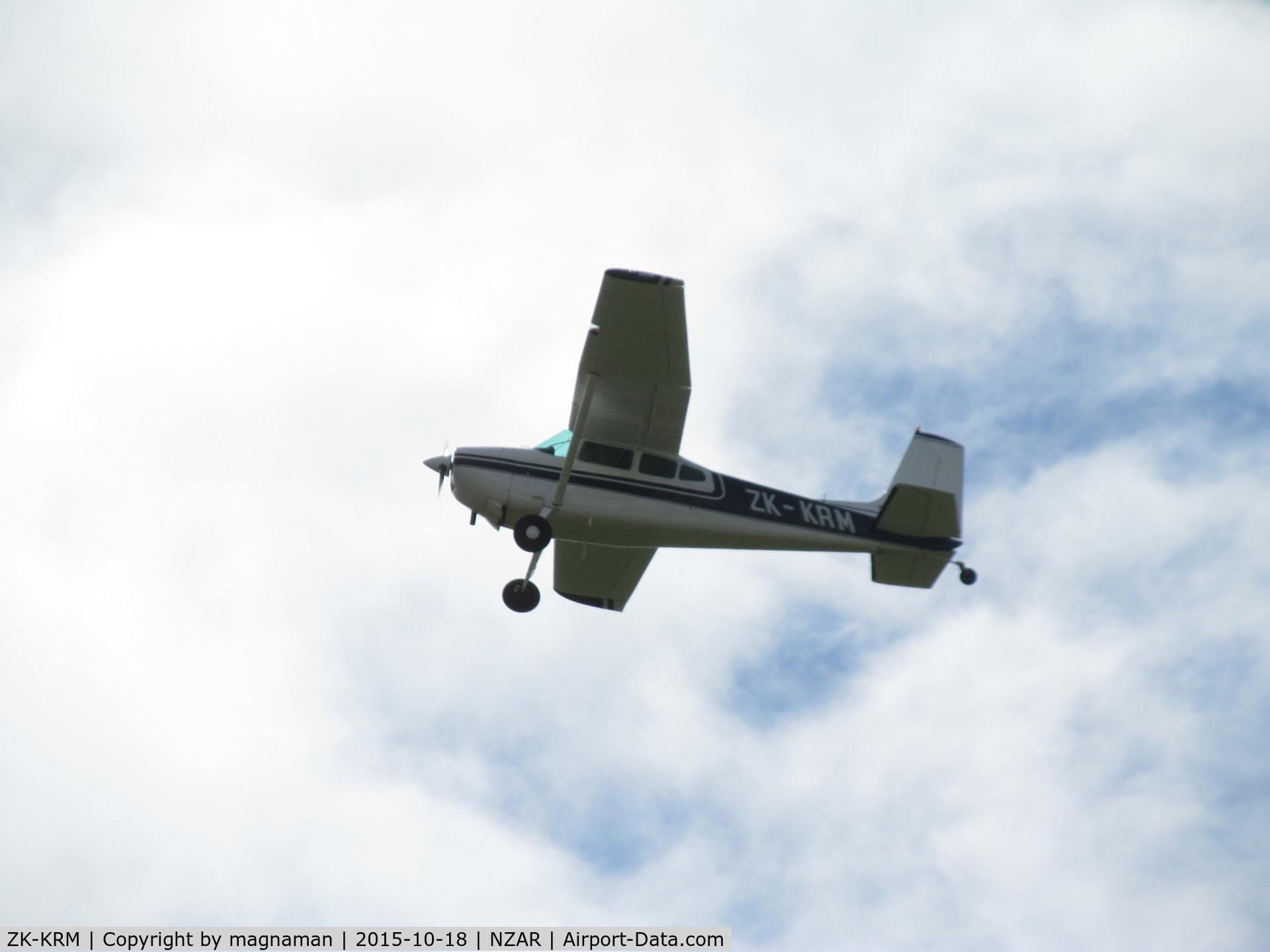 ZK-KRM, Cessna 180H Skywagon C/N 18051889, on take off