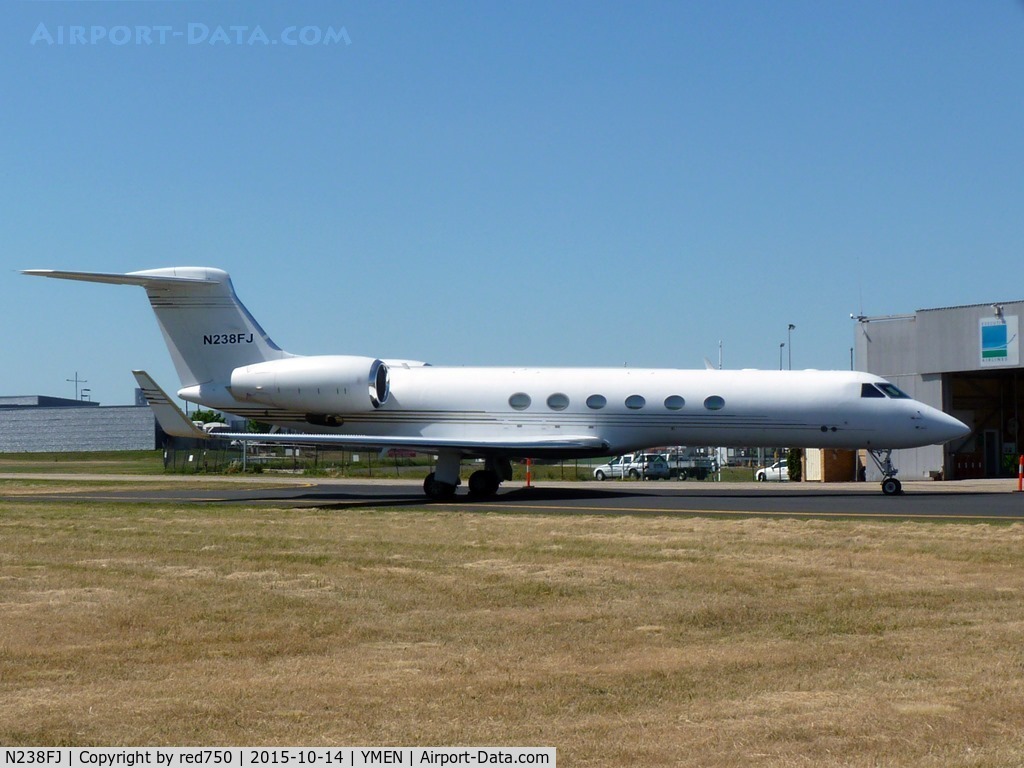 N238FJ, 1999 Gulfstream Aerospace G-V C/N 564, Seen at Essendon, Oct 14, 2015