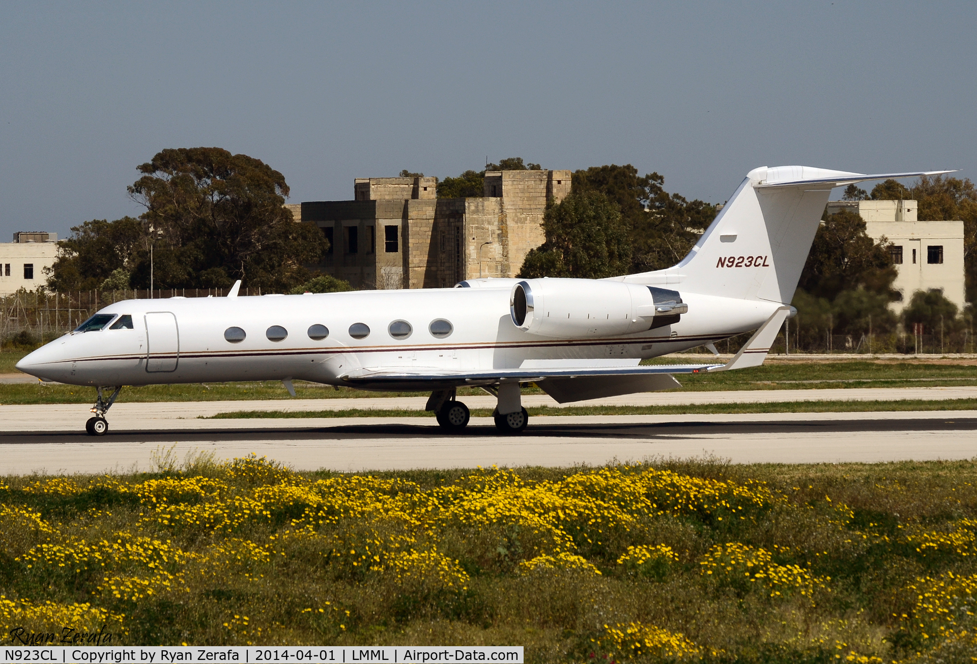 N923CL, 2001 Gulfstream Aerospace G-IV C/N 1471, Landing runway 31.