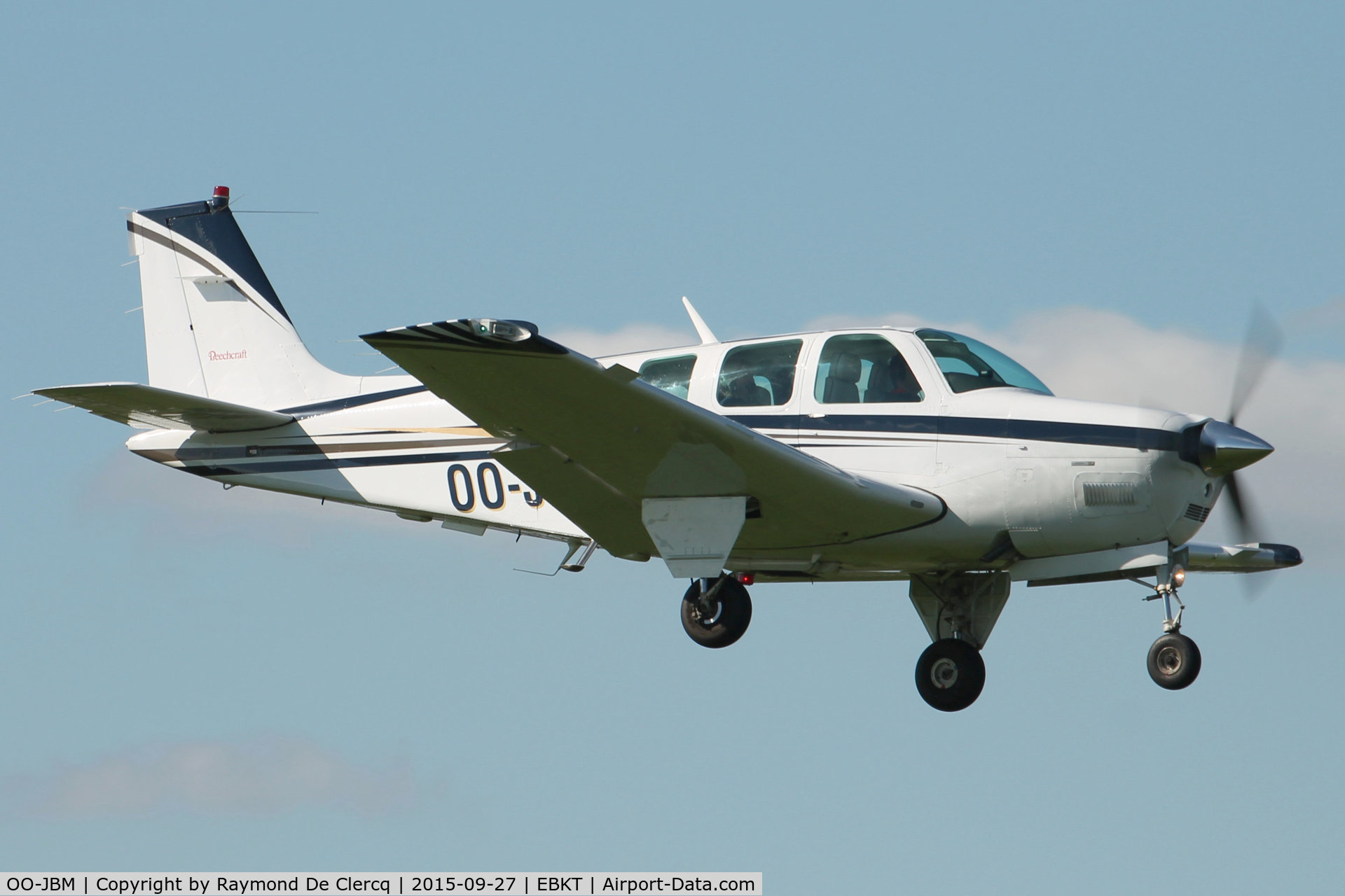 OO-JBM, 1999 Raytheon Aircraft Company A36 Bonanza C/N E-3248, Landing at Wevelgem.