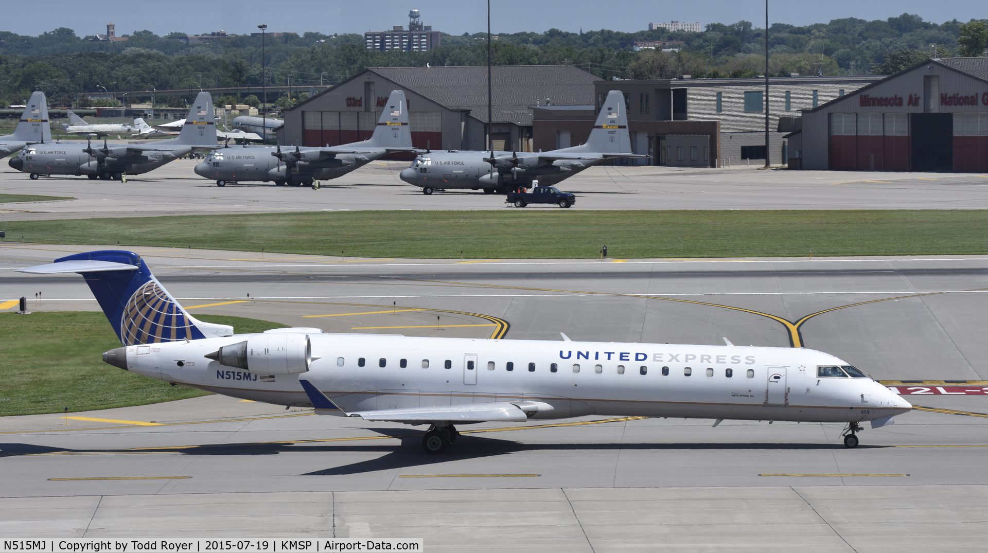 N515MJ, 2003 Bombardier CRJ-700 (CL-600-2C10) Regional Jet C/N 10117, Taxiing at MSP