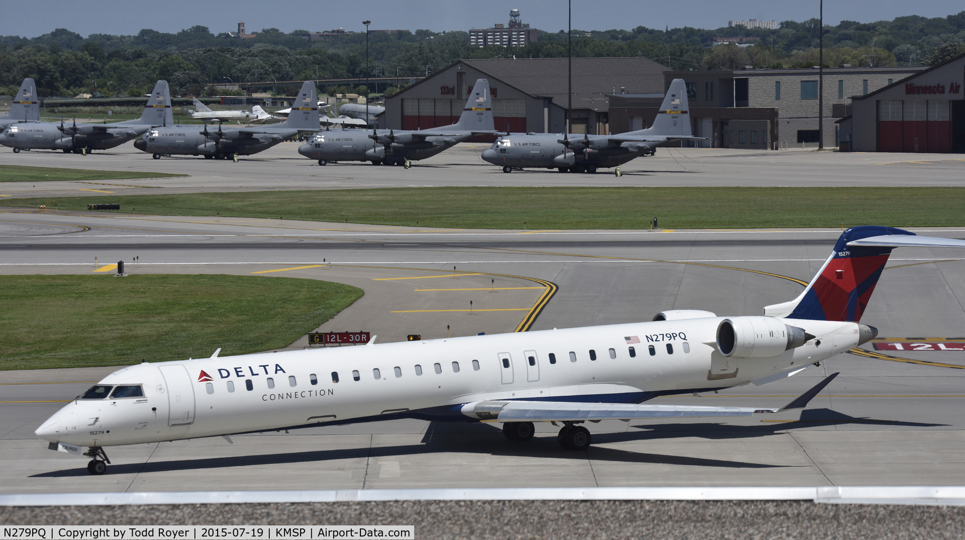 N279PQ, 2013 Bombardier CRJ-900LR (CL-600-2D24) C/N 15279, Taxiing at MSP