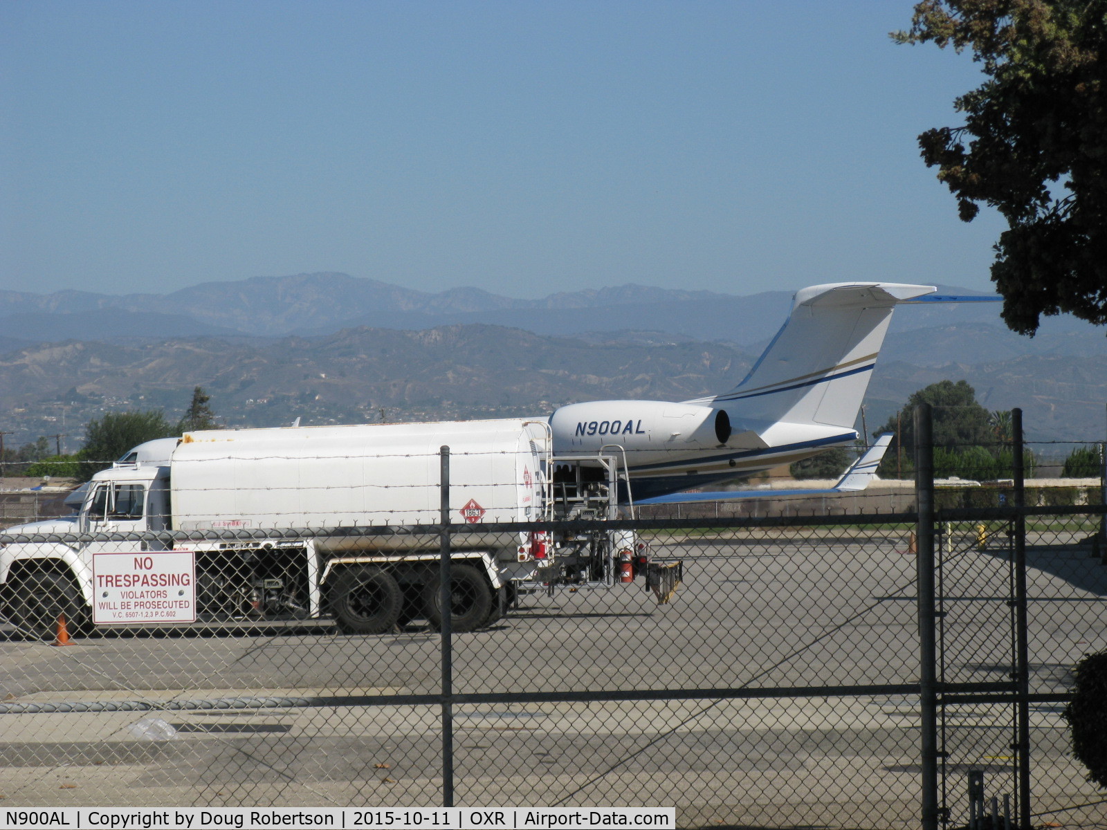 N900AL, 2014 Gulfstream Aerospace GV-SP (G550) C/N 5500, 2014 Gulfstream Aerospace GV-SP (G550), two ROLLS ROYCE DEUTSCHLAND BR710C4-11 Turbofans with FADEC, 15,385 lb st each. of ABBOTT LABORATORIES INC. At OXR Heavies Fuel Dock refueling.
