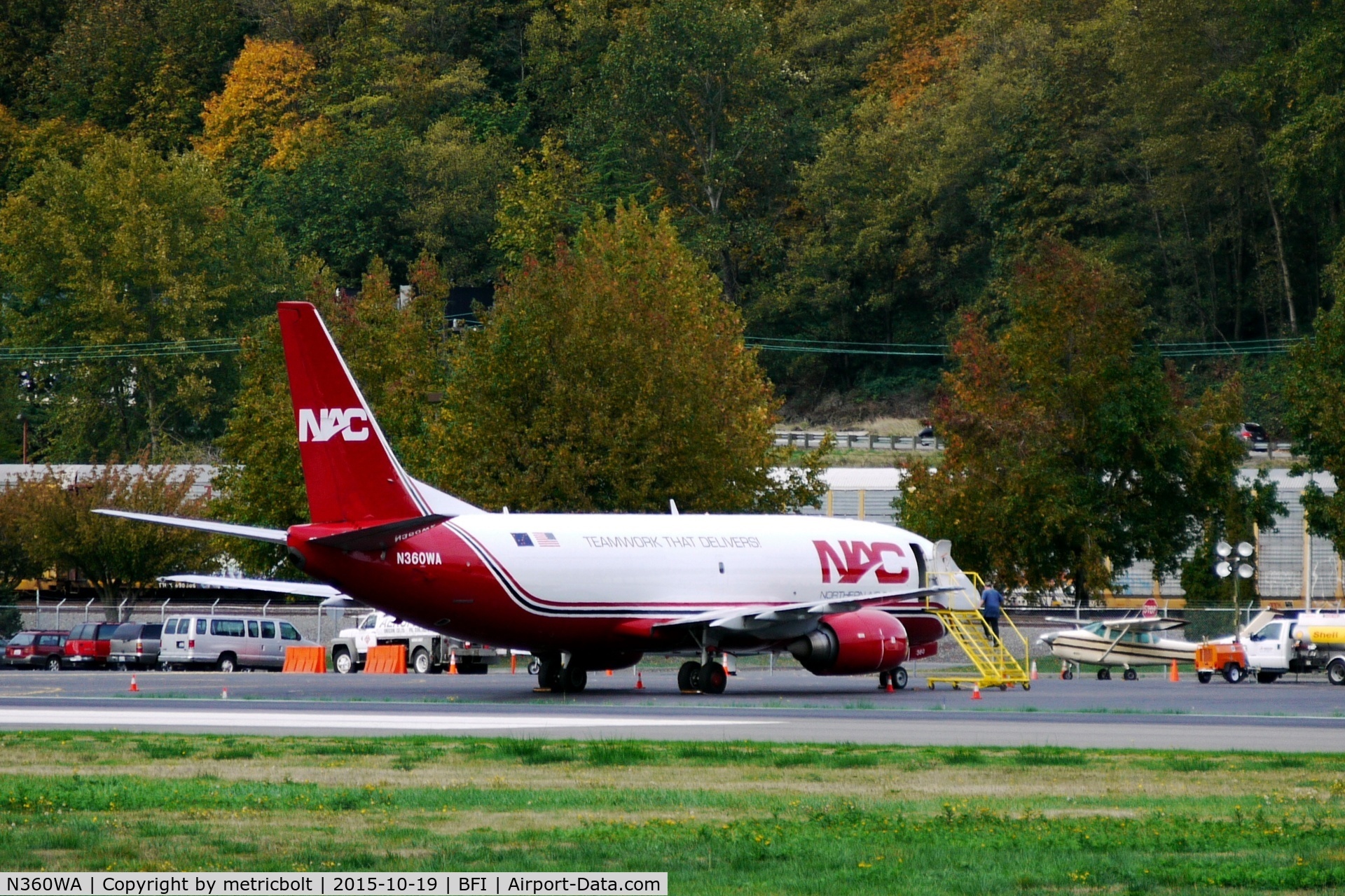N360WA, 1987 Boeing 737-301 C/N 23553, at BFI