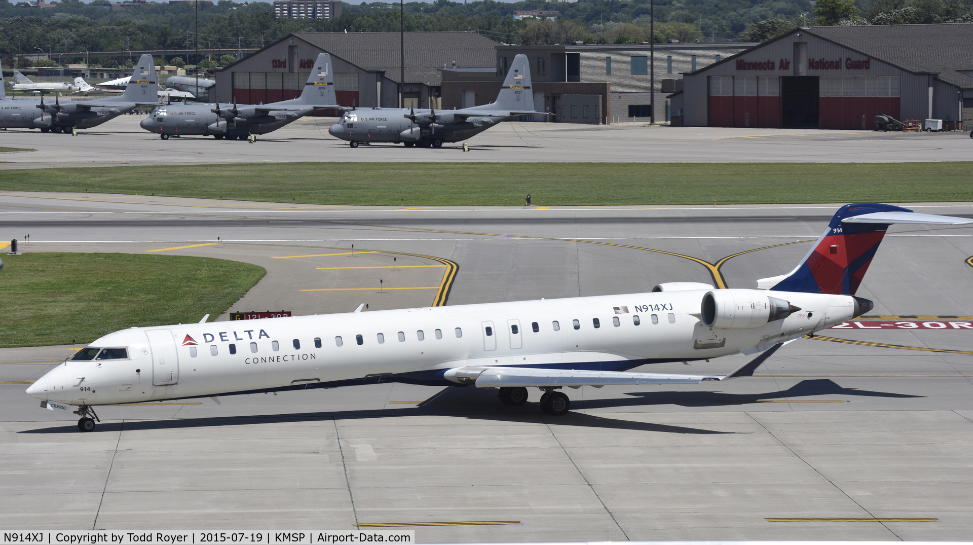 N914XJ, 2007 Bombardier CRJ-900ER (CL-600-2D24) C/N 15149, Taxiing at MSP