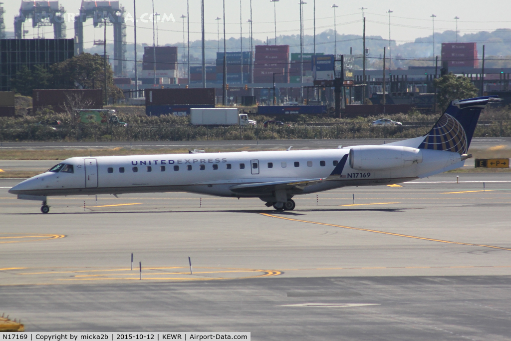 N17169, 2004 Embraer ERJ-145XR (EMB-145XR) C/N 14500844, Taxiing