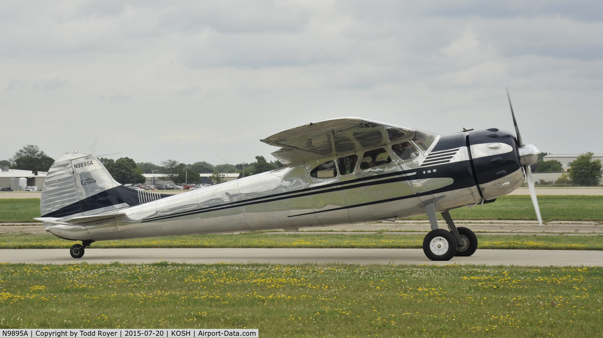 N9895A, 1950 Cessna 195A C/N 7598, Airventure 2015