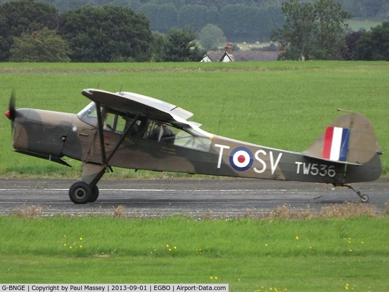 G-BNGE, 1946 Auster AOP.6 C/N 1925, Arriving for the Wings & Wheels Fly-In. Painted as TW536 T-SV.
