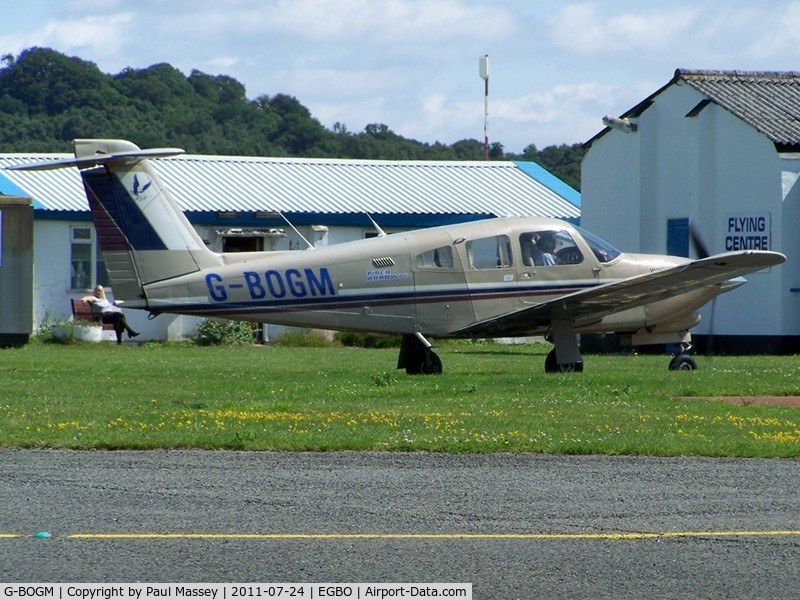 G-BOGM, 1980 Piper PA-28RT-201T Turbo Arrow IV C/N 28R-8031077, Based when photographed.EX:-N8173C.