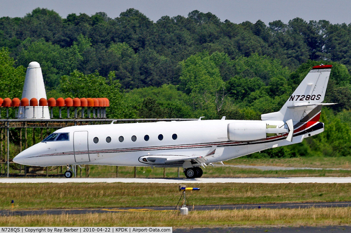 N728QS, 2005 Israel Aircraft Industries Gulfstream 200 C/N 116, I.A.I. Galaxy G200 [116] (NetJets) Atlanta-Dekalb Peachtree~N 22/04/2010. Airbrakes deployed.