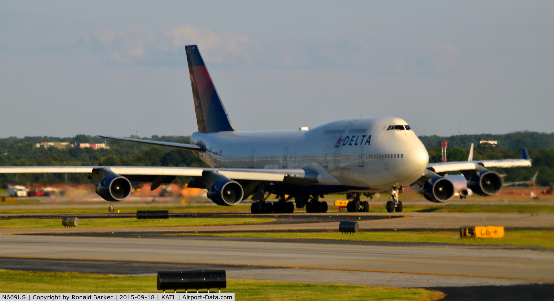 N669US, 1990 Boeing 747-451 C/N 24224, Taxi Atlanta