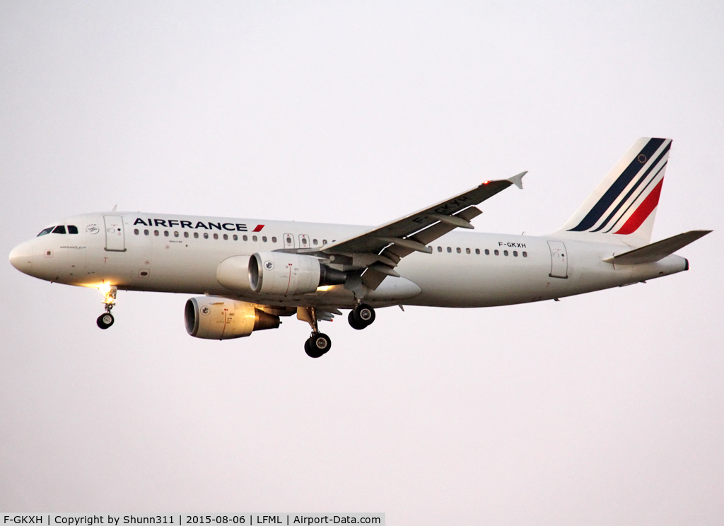 F-GKXH, 2002 Airbus A320-214 C/N 1924, Landing rwy 31R in new modified livery