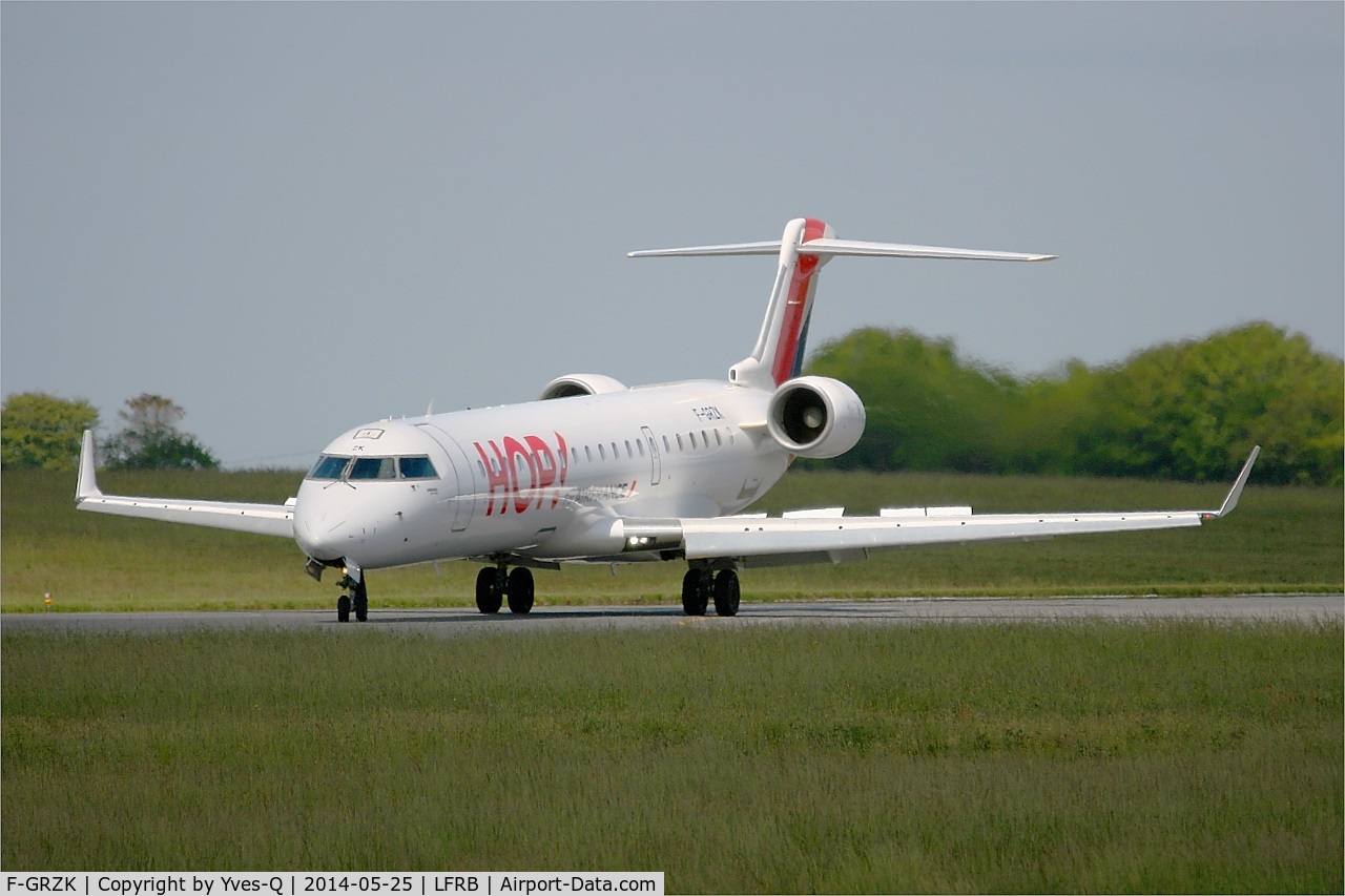 F-GRZK, 2005 Canadair CRJ-702 (CL-600-2C10) Regional Jet C/N 10198, Canadair Regional Jet CRJ-702, Charlie exit, Brest-Bretagne Airport (LFRB-BES)