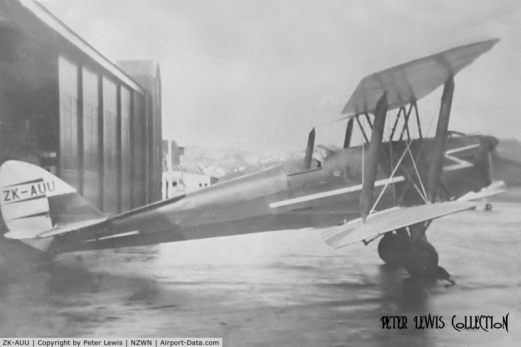 ZK-AUU, 1941 De Havilland DH-82A Tiger Moth II C/N 83885, Northern Air Services Ltd., Te Kuiti, 1950