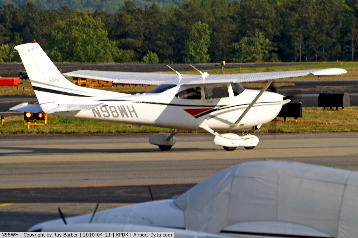 N98WH, 1998 Cessna 182S Skylane C/N 18280122, Cessna 182S Skylane [182-80122] Atlanta-Dekalb Peachtree~N 21/04/2010