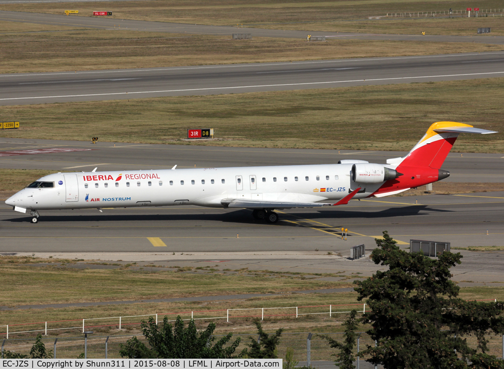 EC-JZS, 2007 Bombardier CRJ-900 (CL-600-2D24) C/N 15111, Lining up rwy 31R for departure