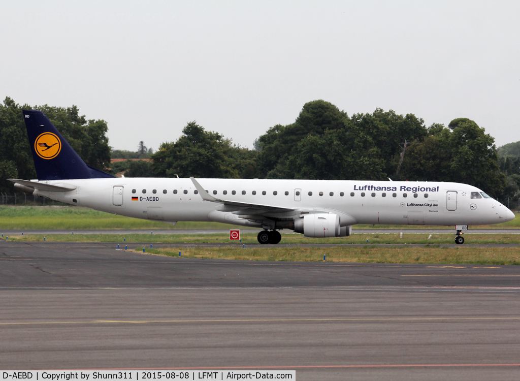 D-AEBD, 2009 Embraer 195LR (ERJ-190-200LR) C/N 19000324, Taxiing to the Terminal...