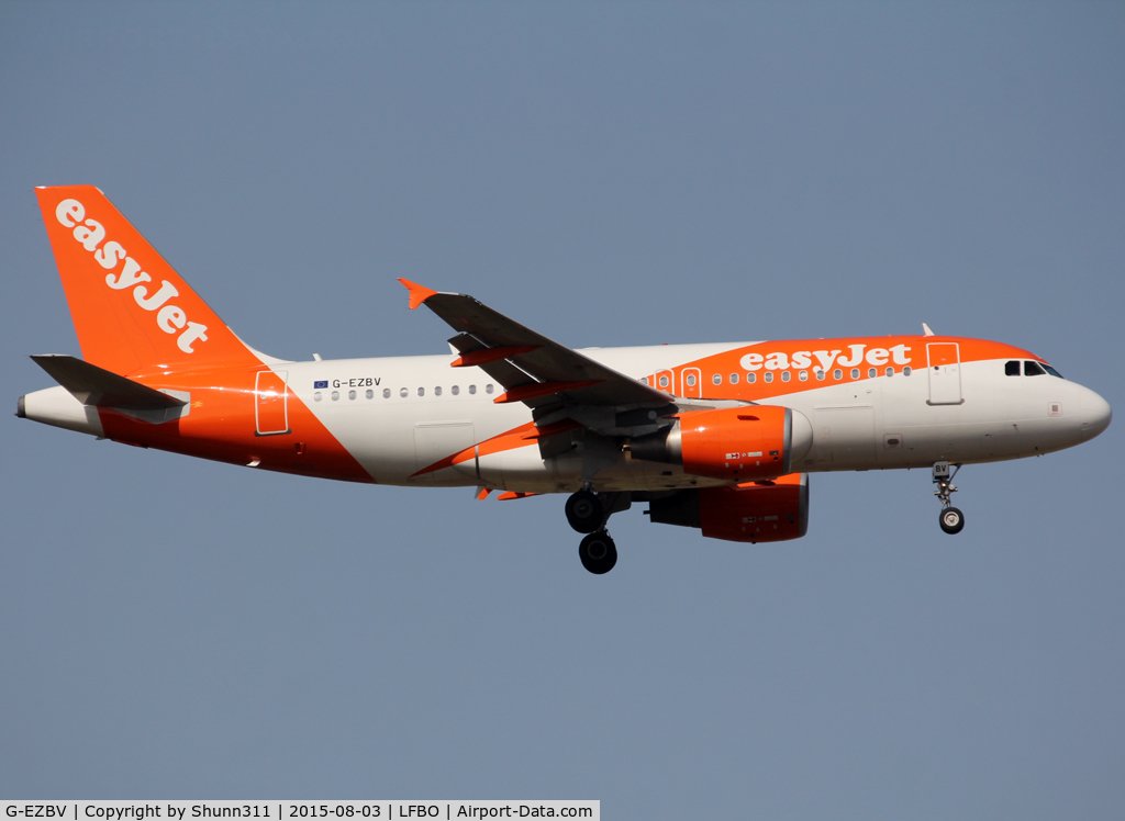 G-EZBV, 2007 Airbus A319-111 C/N 3122, Landing rwy 14R in new c/s