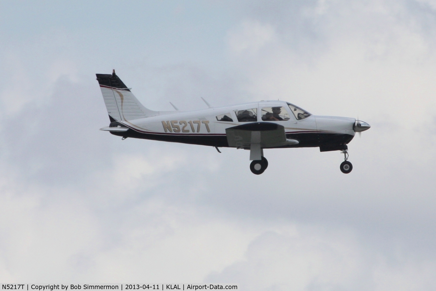 N5217T, 1972 Piper PA-28R-200 Cherokee Arrow C/N 28R-7235198, Arriving at Lakeland, FL - Sun N Fun 2013