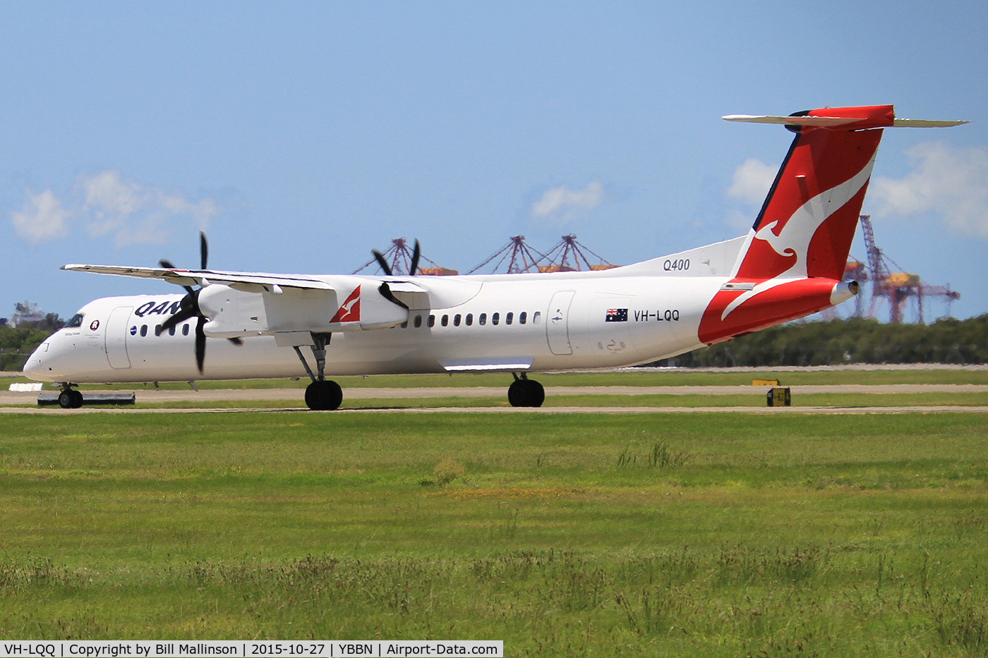 VH-LQQ, 2014 Bombardier DHC-8-402 Dash 8 C/N 4461, on taxi