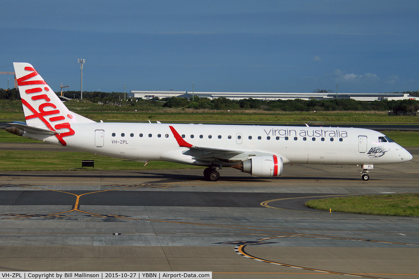 VH-ZPL, 2008 Embraer 190AR (ERJ-190-100IGW) C/N 19000220, taxiing