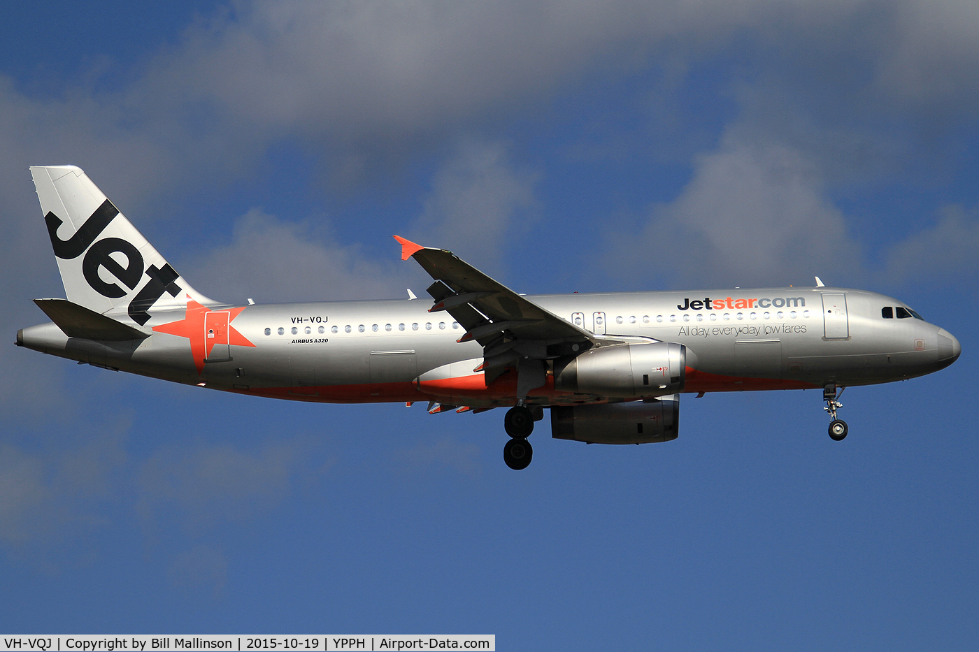 VH-VQJ, 2006 Airbus A320-232 C/N 2703, finals to 21