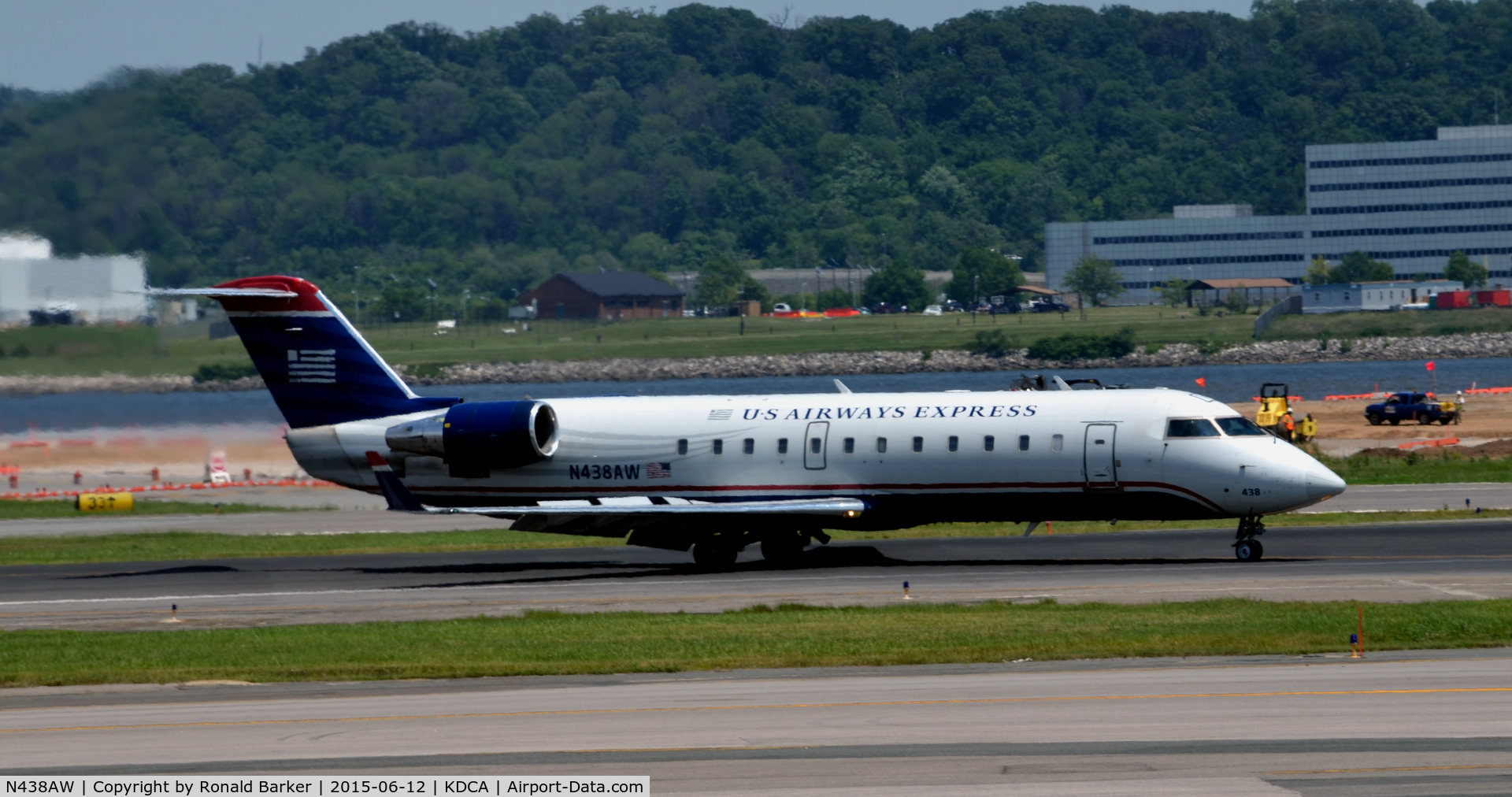 N438AW, 2003 Bombardier CRJ-200LR (CL-600-2B19) C/N 7748, Landing National