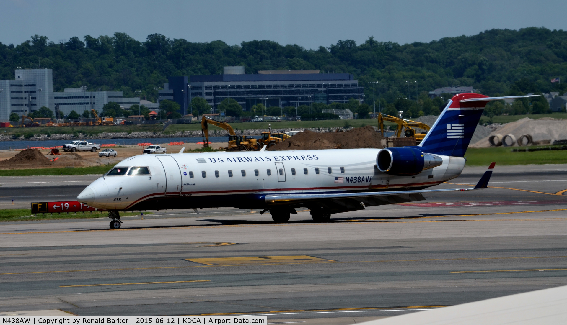 N438AW, 2003 Bombardier CRJ-200LR (CL-600-2B19) C/N 7748, Taxi to park National